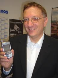Geschäftsführer Klaus Hamal zeigt Apronti SMS-Bestellsystem