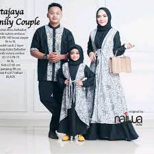 Couple batik ibu dan anak : 102 Gaya Baju Couple Ayah Ibu Dan Anak Perempuan Paling Bagus Modelbaju Id