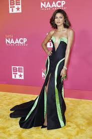 zendaya returns to the red carpet in