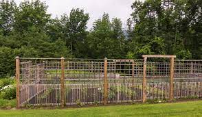 how high should your garden fence be