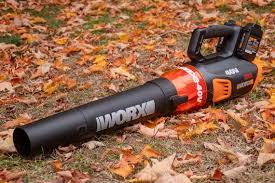 A quick review on setting the choke, throttle, and primer before starting a hand held blower. The 6 Best Leaf Blowers Of 2021 Reviews By Wirecutter