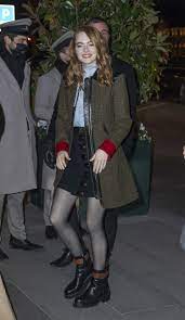 Celebrity Legs and Feet in Tights: Emma Stone`s Legs and Feet in Tights 5