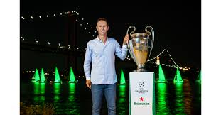 La final se jugará en el arena kombëtare de la ciudad de tirana el día 25 de mayo de 2022. Heineken Pinta Portugal De Verde Para Marcar Reinicio Da Uefa Champions League Em Lisboa