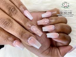 simple yet super chic and beautiful nails