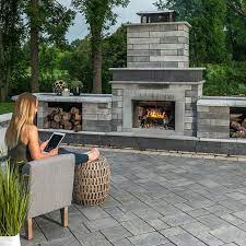 Unilock Richcliff Fireplace Stone Patio