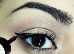 perfect cat eye with liquid liner