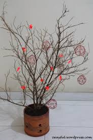 Kreasi pohon natal mini dengan ranting kayu menggunakan lampu kawat 100 led 10 meter. Membuat Pohon Natal Recycle Let S Go Green