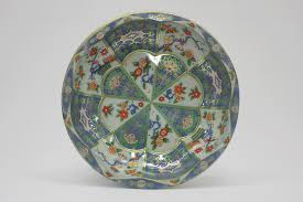 vine daher decorated ware dish with