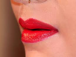 how to apply lipstick in hindi with