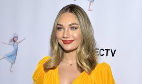 Bored of blond but not quite ready to plunge into pink? Maddie Ziegler S Pink Hair Colour During Social Distancing Popsugar Beauty Australia