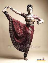 <i>bharatnatyam as seen through the eyes of some of the dancers who will. Shobana Bharathanatyam Indian Classical Dancer Dance Photography Poses Dance Photography