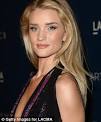 Resultado de imagem para rosie huntington-whiteley yoga