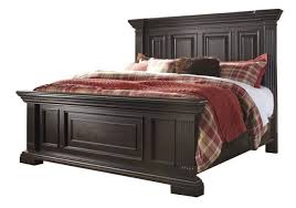 willenburg queen panel bed in dark brown