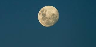 It rises when the sun sets and sets when the sun rises (i put such words into quotation marks because of their geocentric basis). Why Is The Moon Bright Is Easter A Full Moon How Long Does A Full Moon Last Your Moon Questions Answered By An Astronomer
