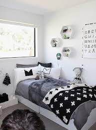 Desain kamar monokrom adalah desain yang meski terdiri dari penggunaan warna dominan putih dan hitam, namun tidak monoton dan anti suram. 25 Dekorasi Kamar Nuansa Monokrom Yang Modern Dan Elegan