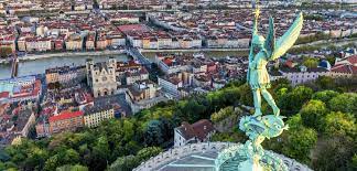 Explore this history in vieux lyon (one of europe's most extensive renaissance neighborhoods) and lyon's two roman amphitheatres, which still stage rock concerts today. Sprachreise Lyon Sprachschule Erwachsene Dialog