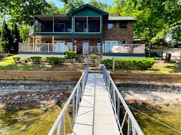 gorgeous lakefront 12mm home auction