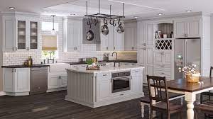 do kitchen cabinets need crown molding