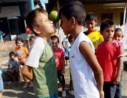 Este es uno de los juegos más populares, sobre todo entre niños, de todo ecuador. Al Rescate De Los Juegos Tradicionales De Manabi Revista La Gente De Manabi