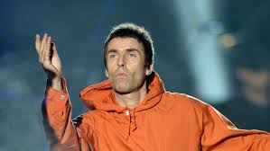 Porque no había concierto en que el vocalista de oasis no llevara una. Where Liam Gallagher S Orange Parka Comes From Radio X
