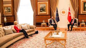 All&#39;incontro con Erdogan sedia per Michel ma non per von der Leyen. Scoppia  il #sofagate