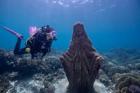 underwater statues discover alegria
