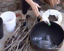 use plastic bottles to make pots