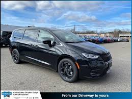 new 2024 chrysler pacifica plug in