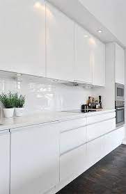 Solid Glass Kitchen Backsplashes