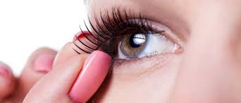 how to apply false lashes cosmetify