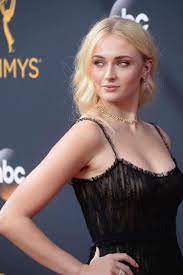 What Bra Size Is Sophie Turner? | TheBetterFit