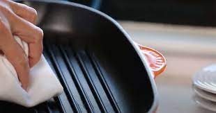 how to clean a grill pan le creuset