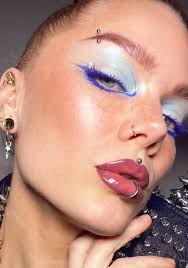 blue mascara is the makeup trends to