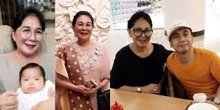 Tukang melamun yang mengubah kopi menjadi cerita. 8 Potret Tetty Nasution Ibunda Raditya Dika Yang Cantik Dan Anggun Jadi Dosen Fmipa Kapanlagi Com