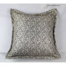 In soggiorno i cuscini d'arredo vestono gli imbottiti, aumentando il comfort del divano e arricchendone l'estetica. Cuscino Arredo Divano Elegante Oro E Argento