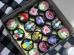 I love these alice in wonderland cup cake toppers. Alice In Wonderland Cupcakes By Mini Meows On Deviantart