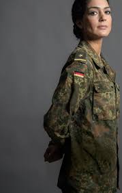 Women have been for the first time admitted into combat units of german army. Bunt Bunter Bundeswehr Nariman Hammouti Ist Muslima Soldatin Und Stolz Darauf Gesellschaft Tagesspiegel