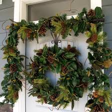 This creates an invisible hanging wreath effect that has a finished and grand look! Brown Heavy Duty Cast Iron Metal Hangar Front Door Wreath Hanger Elegant Design Adjustable Hook Length For Tall And Small Doors Padding To Prevent Damage Like Scratch And Dents Home