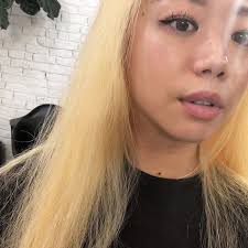 In this video i show you how to get your hair bright blonde at home. What It S Really Like To Dye Your Hair Platinum Blonde
