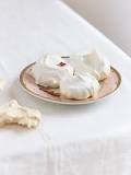 How do you keep meringues white?