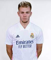 Santos is a city in the south of the state of são paulo , brazil. Santos Defender Real Madrid Castilla Real Madrid Cf