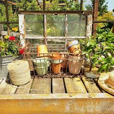 Vintage And Antique Garden Decor Ideas