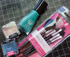 how to paint mermaid nails with eyeshadow