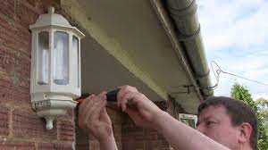 how to change your outside light bulb