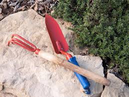 how to remove rust from garden tools