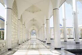 The sultan salahuddin abdul aziz shah mosque is the state mosque of selangor, malaysia. Sultan Salahuddin Abdul Aziz Shah Mosque Selangor Malaysia Gokayu Your Travel Guide