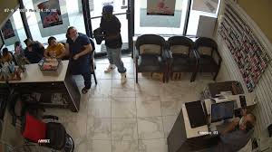 nail salon workers unfazed by robber