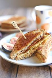 toasted sandwich with eggy tofu