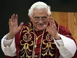 La tierna imagen del Papa Benedicto XVI seis años después de su renuncia -  Vaticano - COPE