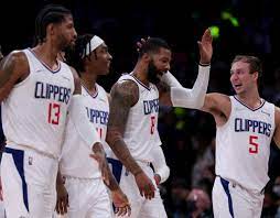 Clippers hit big triples late to hold off Lakers